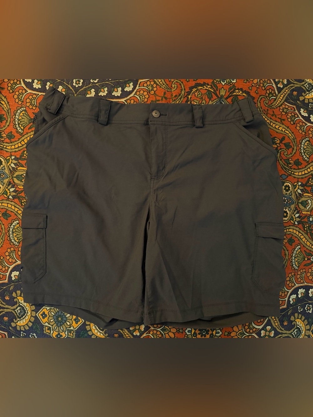 Duluth Trading Co Women's Khaki Cargo Shorts better fit / more utility / UPF 50+
